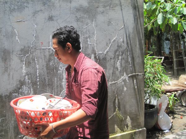 Thầm lặng bên lề khóa tu