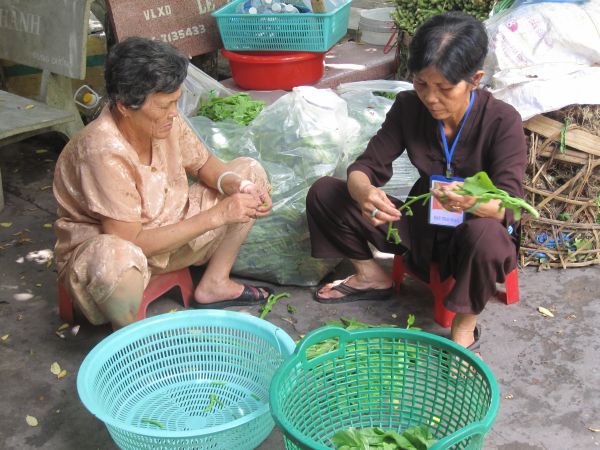 Thầm lặng bên lề khóa tu