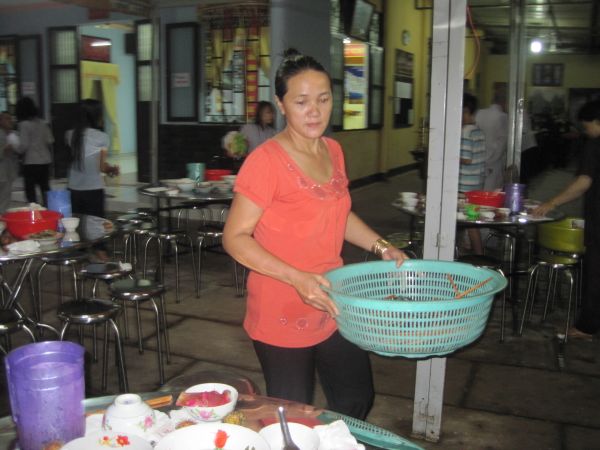 Thầm lặng bên lề khóa tu