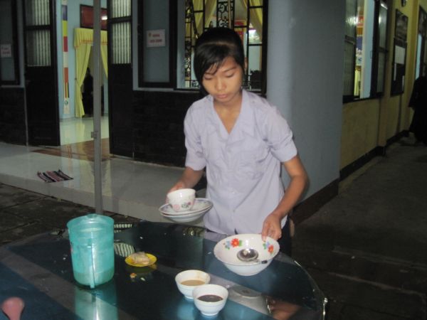 Thầm lặng bên lề khóa tu