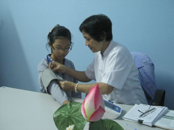 Thầm lặng bên lề khóa tu