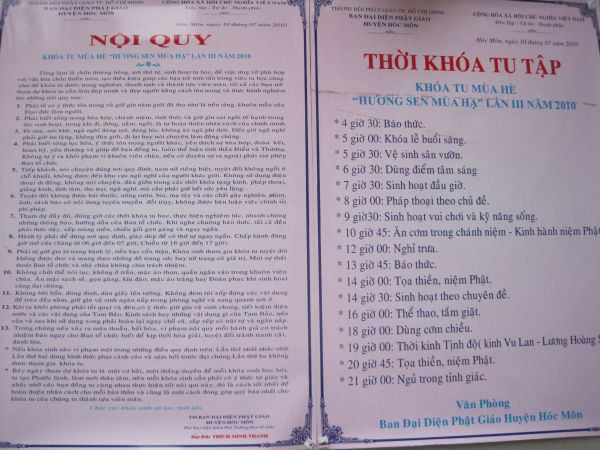 Thầm lặng bên lề khóa tu