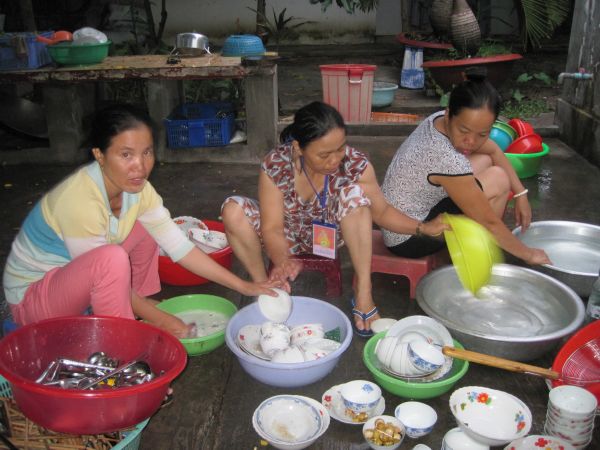Thầm lặng bên lề khóa tu