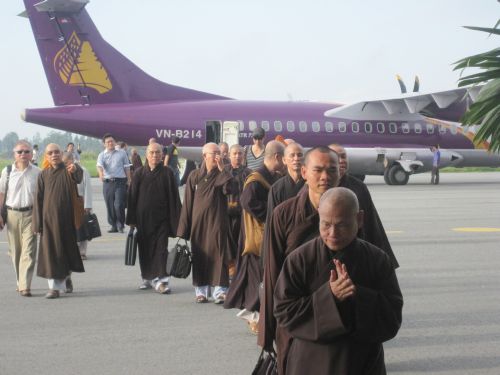 Chùm ảnh: BTC Hội thảo Hoằng pháp Kiên Giang: Cung đón Chư tôn đức lãnh đạo Giáo hội PGVN