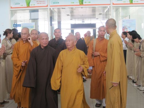 Chùm ảnh: BTC Hội thảo Hoằng pháp Kiên Giang: Cung đón Chư tôn đức lãnh đạo Giáo hội PGVN