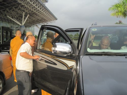 Chùm ảnh: BTC Hội thảo Hoằng pháp Kiên Giang: Cung đón Chư tôn đức lãnh đạo Giáo hội PGVN