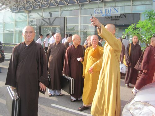 Chùm ảnh: BTC Hội thảo Hoằng pháp Kiên Giang: Cung đón Chư tôn đức lãnh đạo Giáo hội PGVN