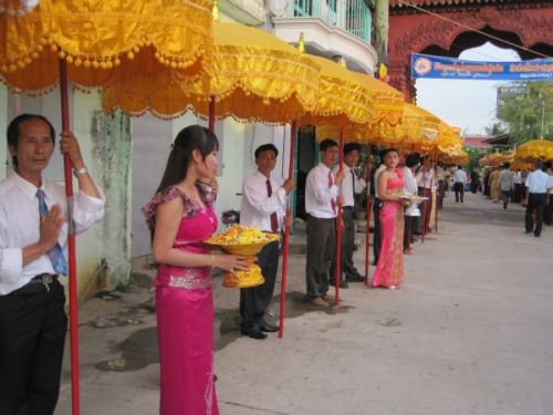 Thành phố Kiên Giang tưng bừng cung đón kim thân Xá Lợi Phật