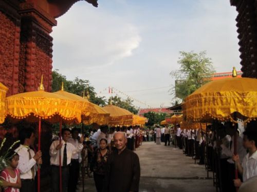 Thành phố Kiên Giang tưng bừng cung đón kim thân Xá Lợi Phật