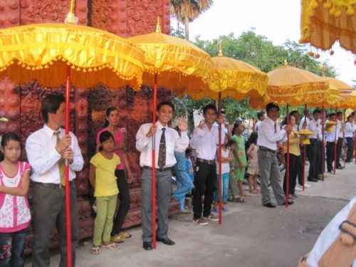 Thành phố Kiên Giang tưng bừng cung đón kim thân Xá Lợi Phật