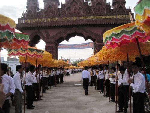 Thành phố Kiên Giang tưng bừng cung đón kim thân Xá Lợi Phật