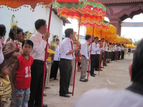 Thành phố Kiên Giang tưng bừng cung đón kim thân Xá Lợi Phật