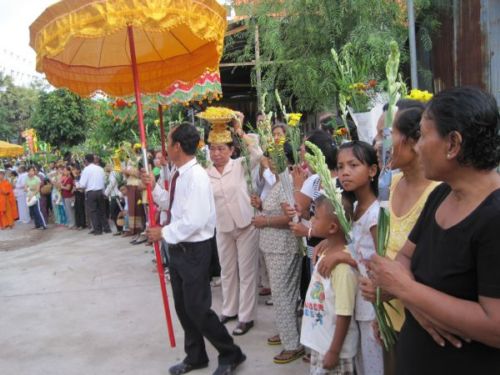 Thành phố Kiên Giang tưng bừng cung đón kim thân Xá Lợi Phật