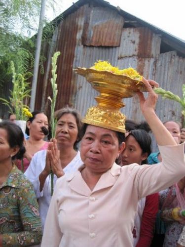 Thành phố Kiên Giang tưng bừng cung đón kim thân Xá Lợi Phật
