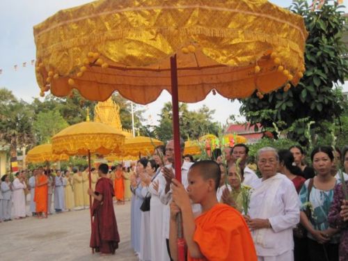 Thành phố Kiên Giang tưng bừng cung đón kim thân Xá Lợi Phật