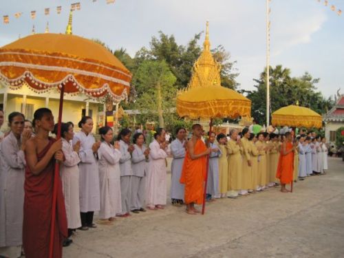 Thành phố Kiên Giang tưng bừng cung đón kim thân Xá Lợi Phật