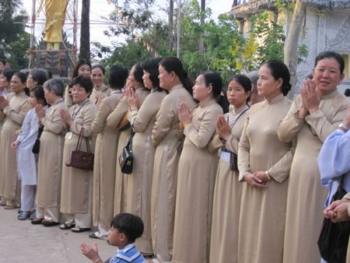 Thành phố Kiên Giang tưng bừng cung đón kim thân Xá Lợi Phật