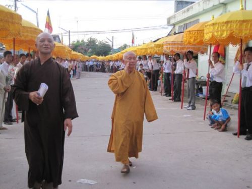 Thành phố Kiên Giang tưng bừng cung đón kim thân Xá Lợi Phật