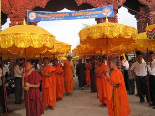 Thành phố Kiên Giang tưng bừng cung đón kim thân Xá Lợi Phật