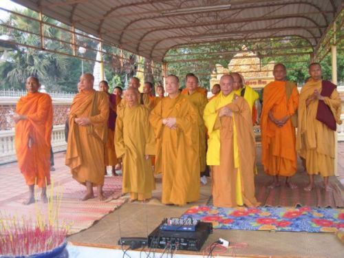 Thành phố Kiên Giang tưng bừng cung đón kim thân Xá Lợi Phật