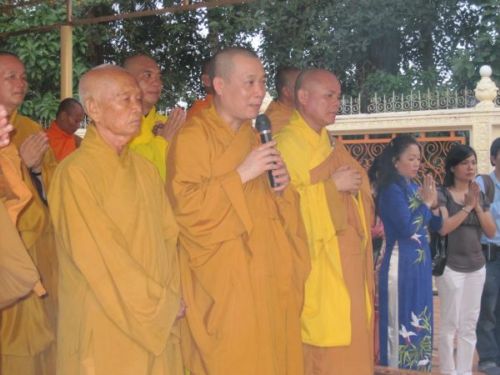 Thành phố Kiên Giang tưng bừng cung đón kim thân Xá Lợi Phật