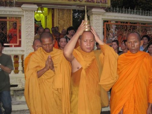 Thành phố Kiên Giang tưng bừng cung đón kim thân Xá Lợi Phật