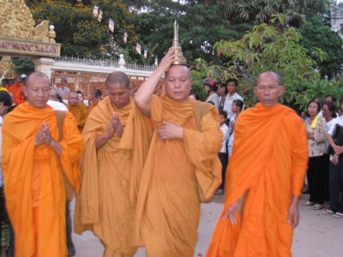 Thành phố Kiên Giang tưng bừng cung đón kim thân Xá Lợi Phật