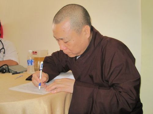 Giọt máu mang tình yêu thương