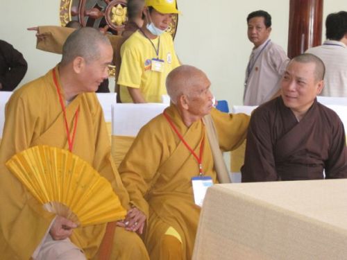 Giọt máu mang tình yêu thương