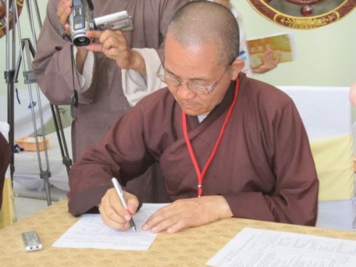 Giọt máu mang tình yêu thương