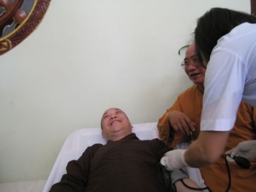 Giọt máu mang tình yêu thương