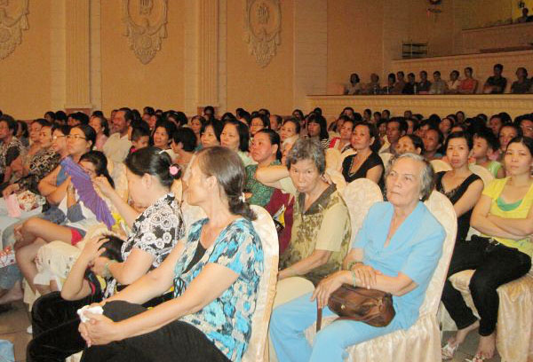 Thông điệp tình người trong mùa Sen nở