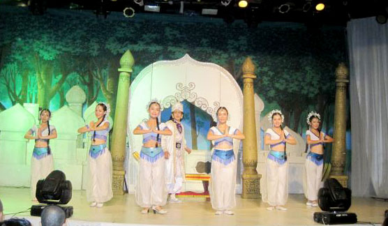 Thông điệp tình người trong mùa Sen nở
