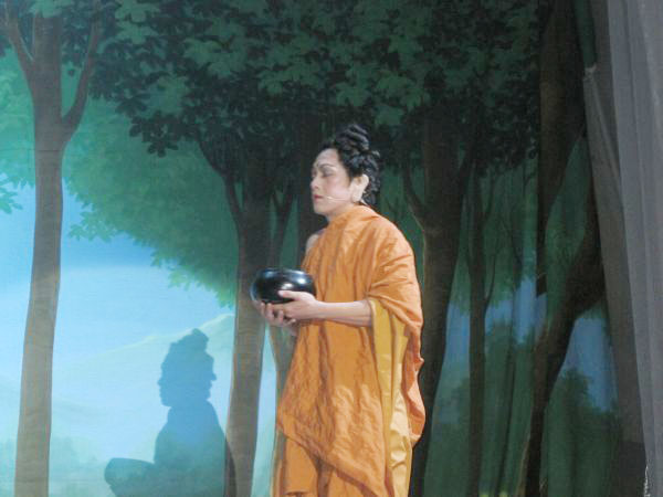 Thông điệp tình người trong mùa Sen nở