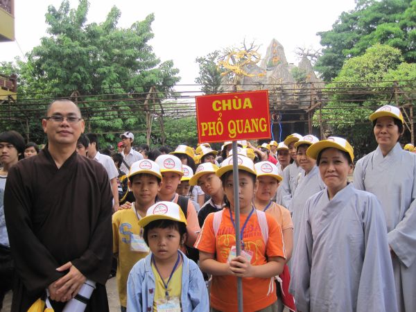 Đoàn thanh Thiếu nhi, Thiếu niên Phật tử về đảnh lễ chư Tôn đức Giáo phẩm lãnh đạo GHPGVN