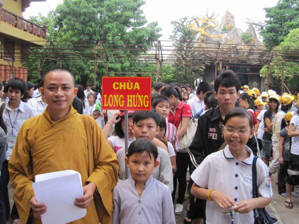 Đoàn thanh Thiếu nhi, Thiếu niên Phật tử về đảnh lễ chư Tôn đức Giáo phẩm lãnh đạo GHPGVN