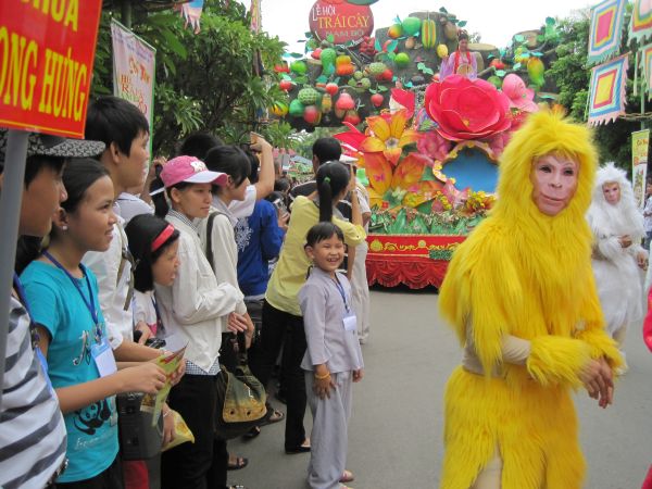 Đoàn thanh Thiếu nhi, Thiếu niên Phật tử về đảnh lễ chư Tôn đức Giáo phẩm lãnh đạo GHPGVN