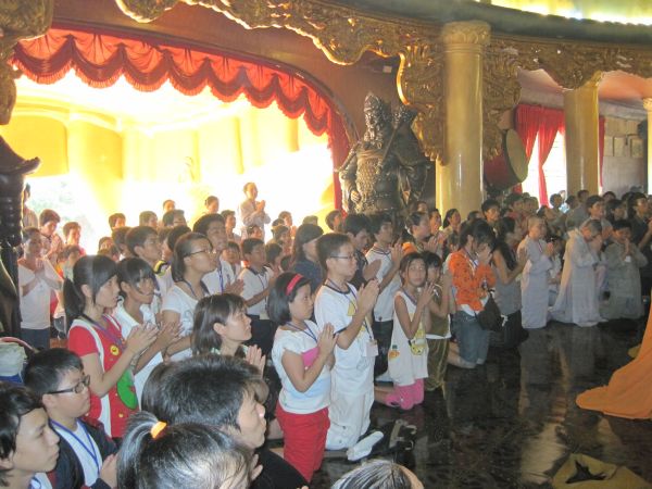 Đoàn thanh Thiếu nhi, Thiếu niên Phật tử về đảnh lễ chư Tôn đức Giáo phẩm lãnh đạo GHPGVN