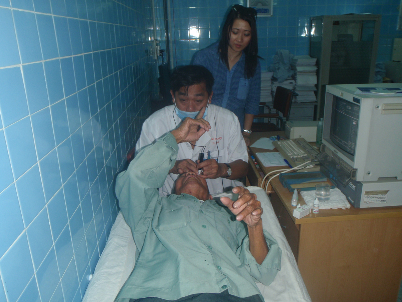 Đạo Phật Ngày Nay ủng hộ mổ mắt cho người nghèo ngày 20-4-2010