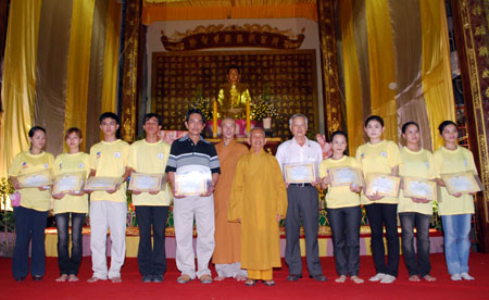 Kiên Giang: Chùa Phật Quang tri ân, ra mắt CLB Thanh niên Phật tử