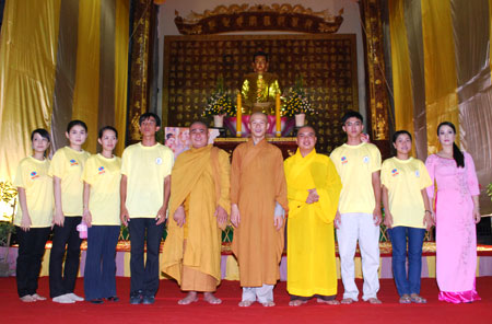Kiên Giang: Chùa Phật Quang tri ân, ra mắt CLB Thanh niên Phật tử