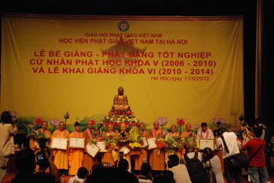 Hà Nội: Bế giảng khoá V và khai giảng khoá VI Học viện PGVN tại Hà Nội