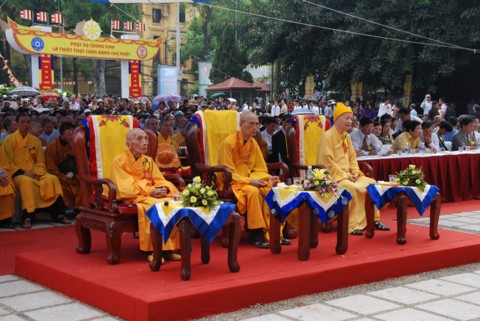 Tổ chức trọng thể trang nghiêm Đại lễ Phật Đản PL 2554-DL. 2010 nơi trái tim của tổ quốc
