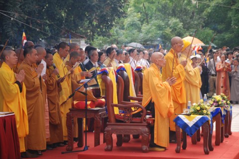 Tổ chức trọng thể trang nghiêm Đại lễ Phật Đản PL 2554-DL. 2010 nơi trái tim của tổ quốc