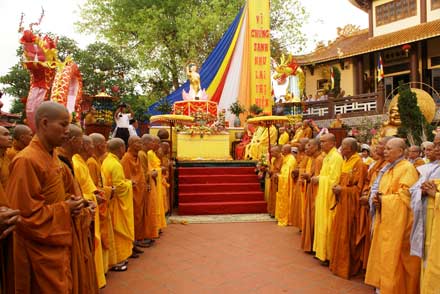 Đà Nẵng Tưng bừng Đại lễ Phật Đản 2554 DL.2010