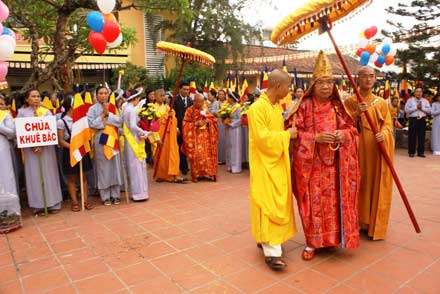 Đà Nẵng Tưng bừng Đại lễ Phật Đản 2554 DL.2010
