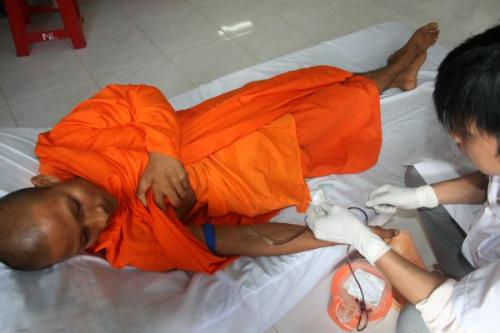 Khởi động hiến máu đón chào hội thảo Phật giáo toàn quốc 2010