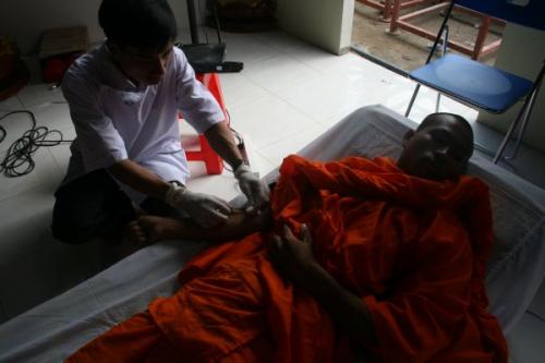 Khởi động hiến máu đón chào hội thảo Phật giáo toàn quốc 2010