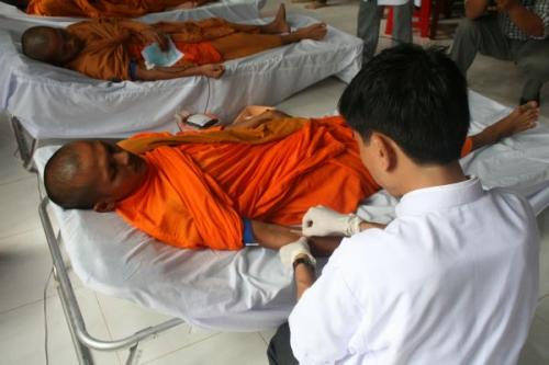 Khởi động hiến máu đón chào hội thảo Phật giáo toàn quốc 2010