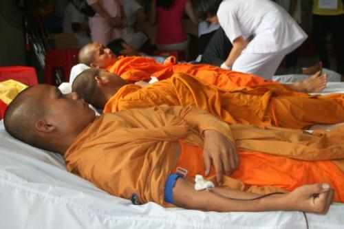 Khởi động hiến máu đón chào hội thảo Phật giáo toàn quốc 2010